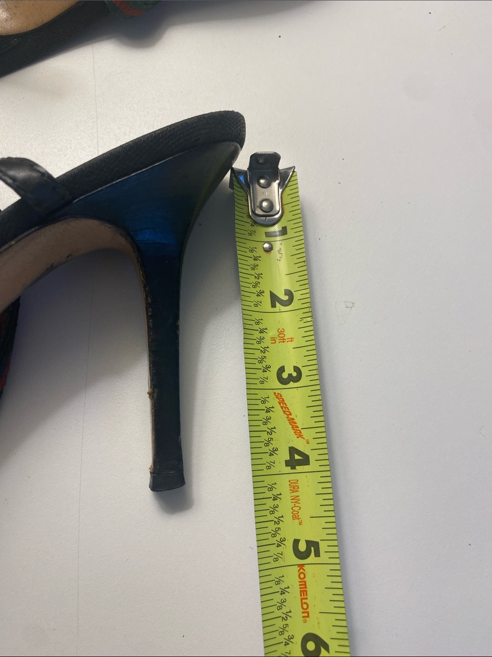 FLAWS Vintage Gucci Heels Size 10 Red Green Logo Hardware Strappy FLAW 90s - Picture 15 of 17